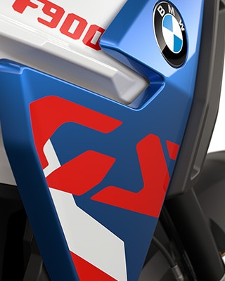 Het opvallende GS-logo op de F 900 GS van BMW Motorrad