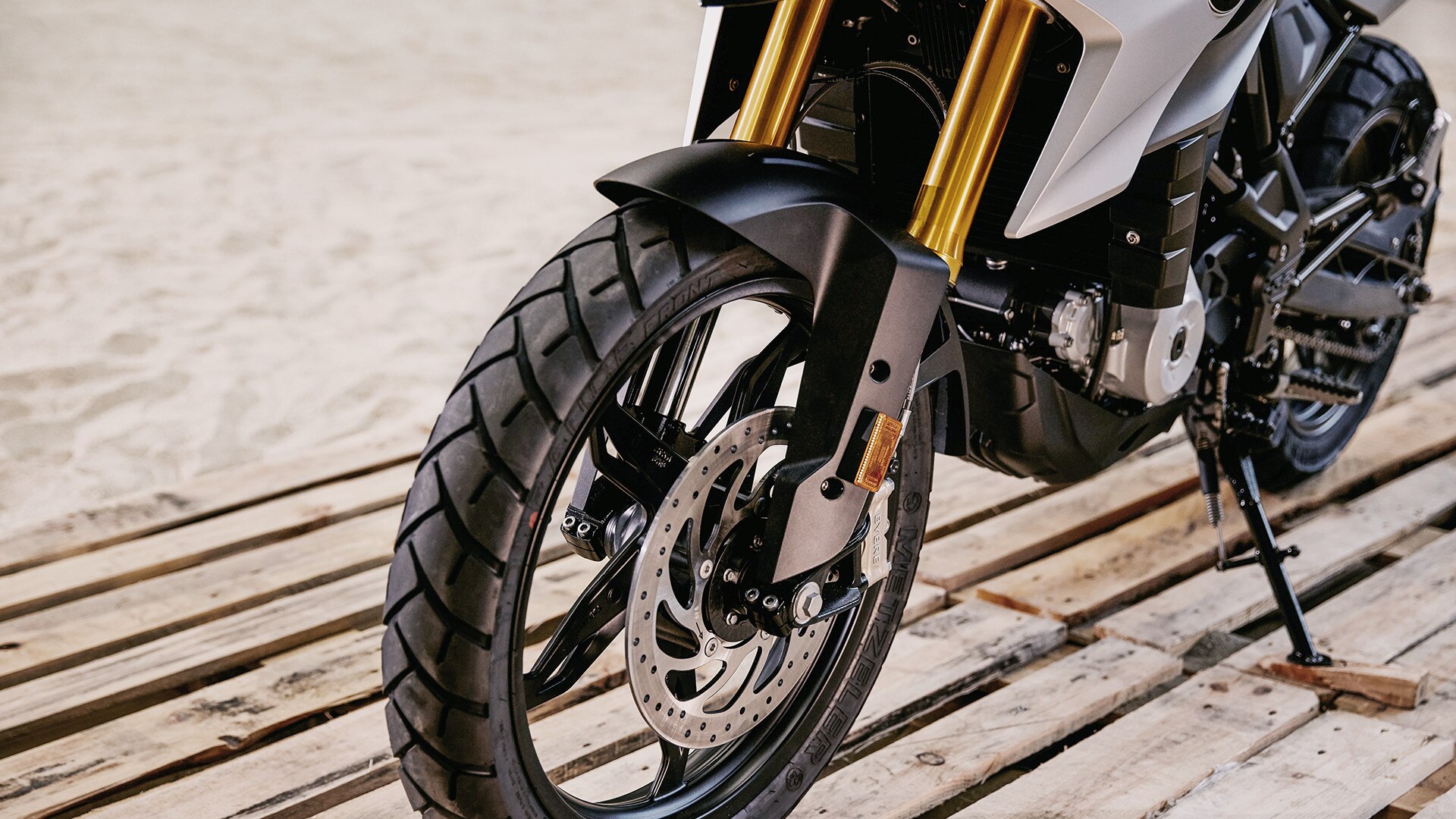 G 310 GS fourche Upside-Down dorée anodisée.