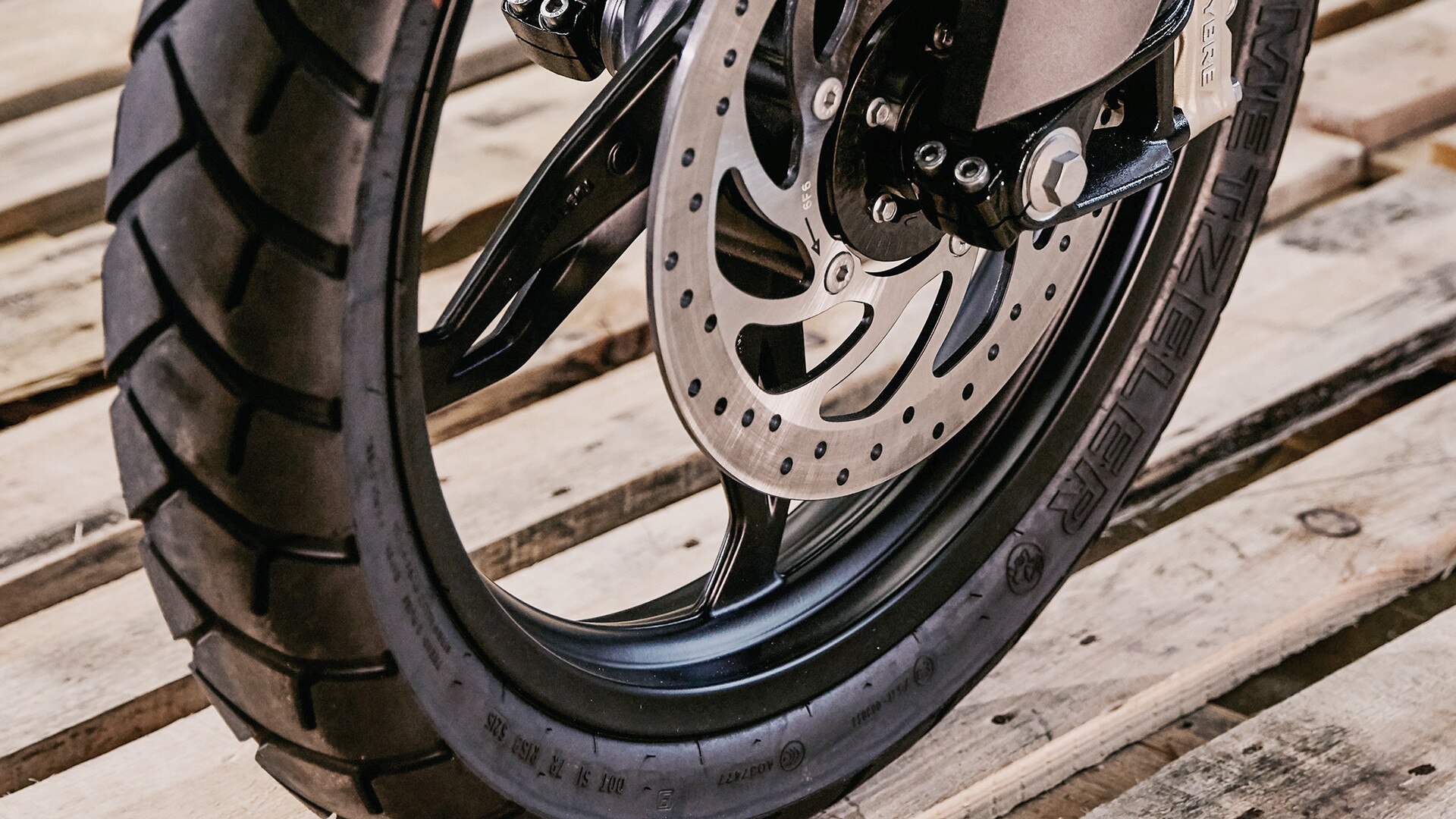 G 310 GS pneus de série