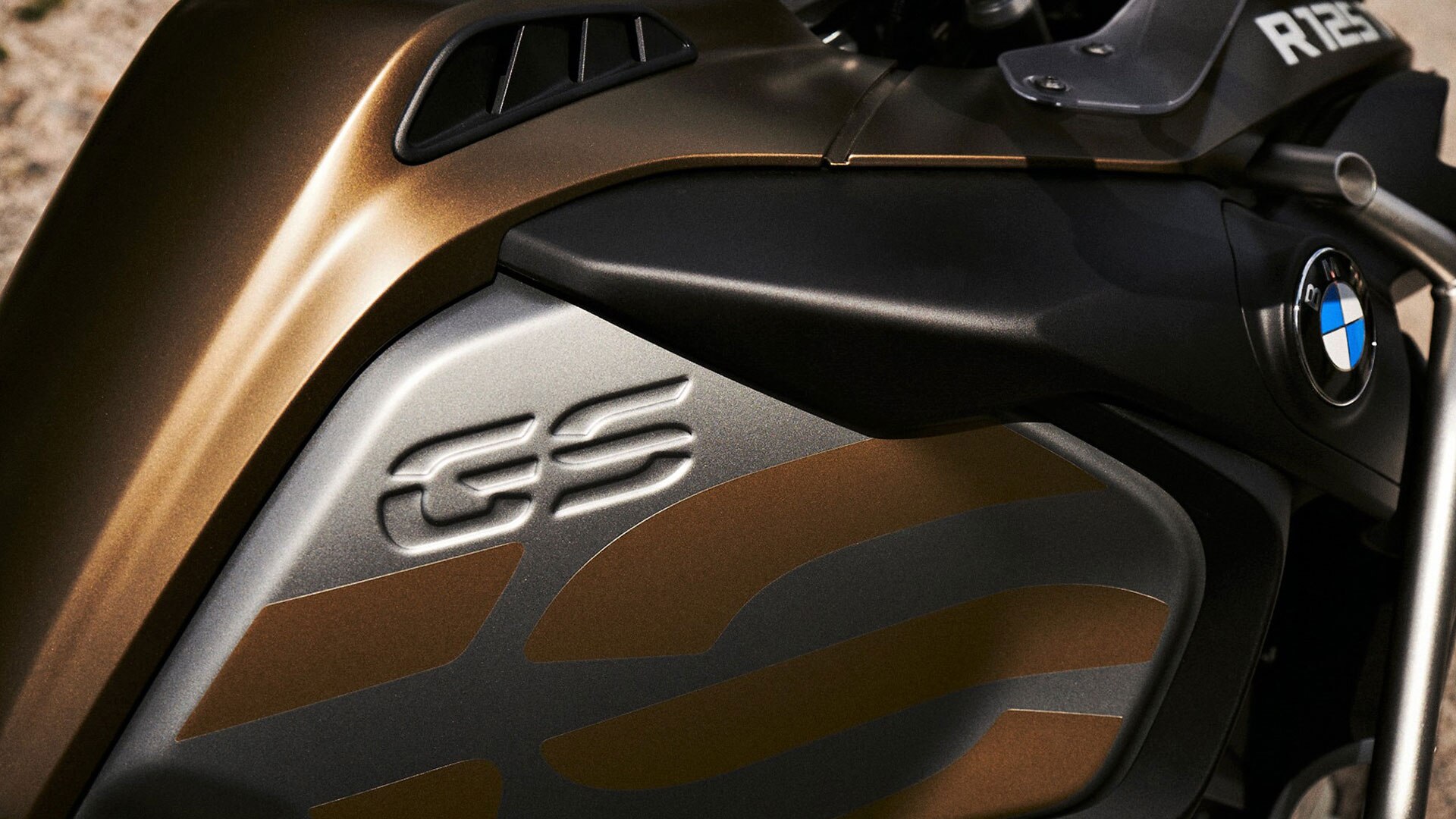 La BMW R 1250 GS Adventure et son réservoir de carburant de 30 litres