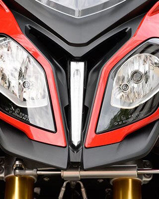 S 1000 XR face avant pleine de caractère