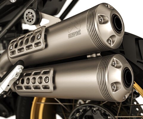 We see the 40 Years GS sticker on the tank of the R nineT Urban G/S.