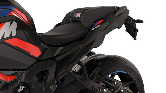 De slanke achterkant en gefreesde onderdelen van de M 1000 XR van BMW Motorrad
