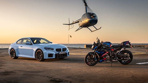 BMW M2 naast de M R