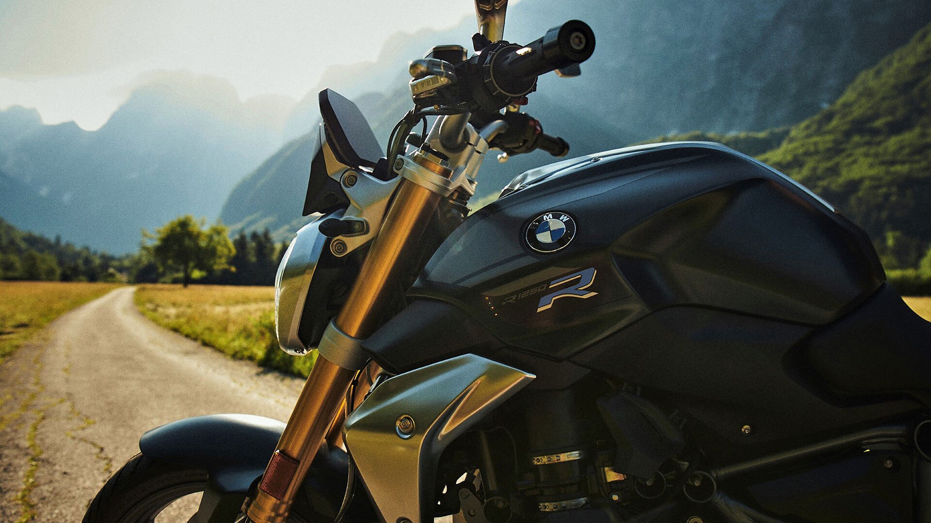 BMW R 1250 R in de stijl Exclusive voor de bergwand