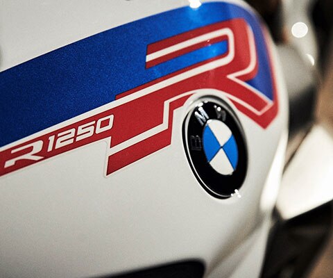 BMW R 1250 R in de stijl HP met de tank als middelpunt