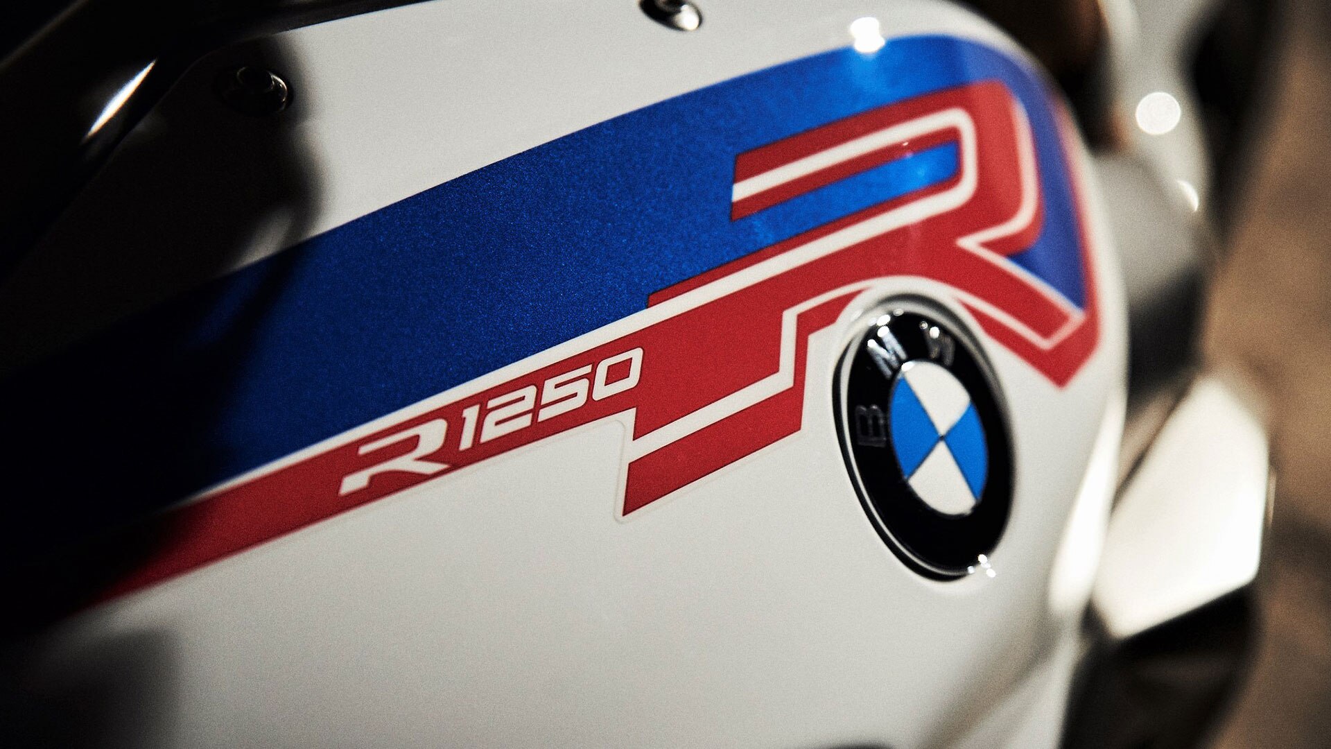BMW R 1250 R in de stijl HP met de tank als middelpunt