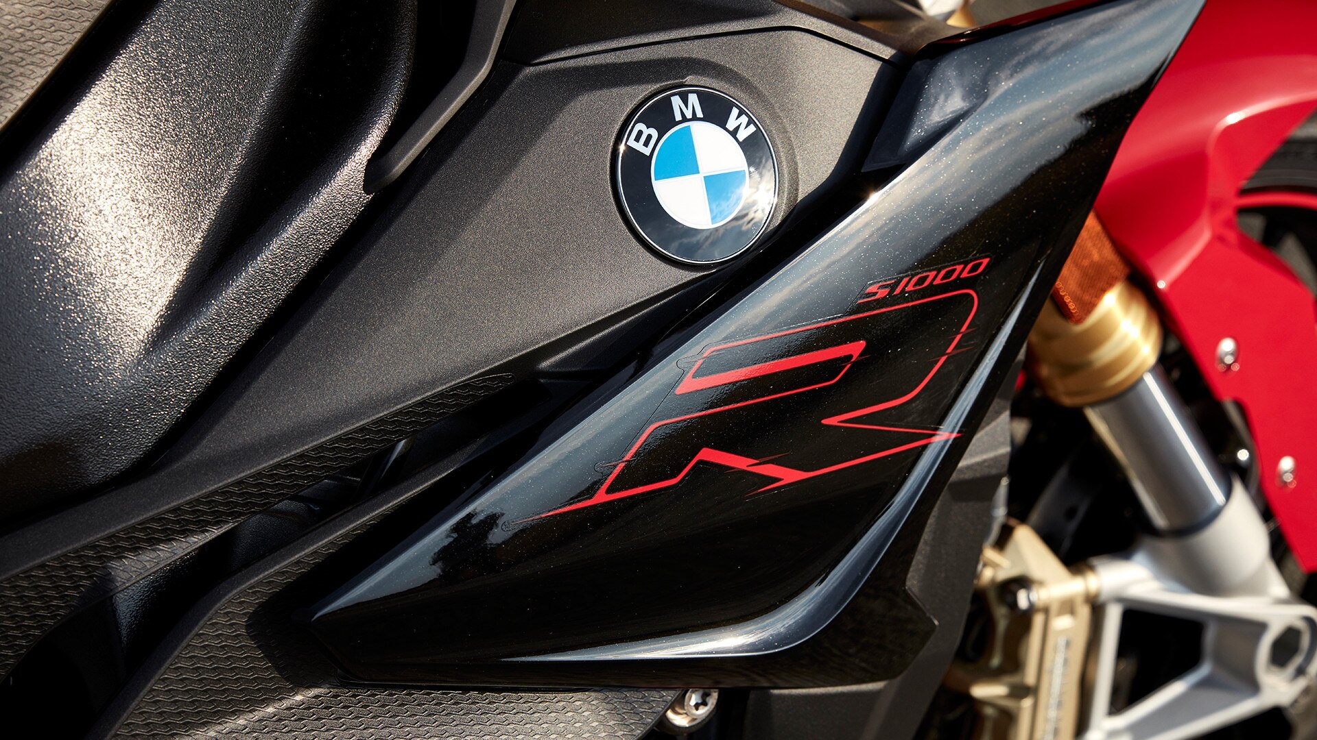S 1000 R Logo « R »