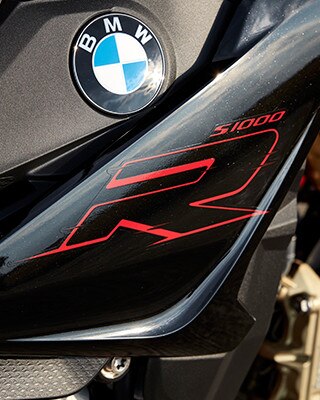 S 1000 R Logo « R »