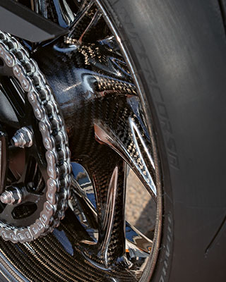 Roues en carbone M de la nouvelle BMW RR