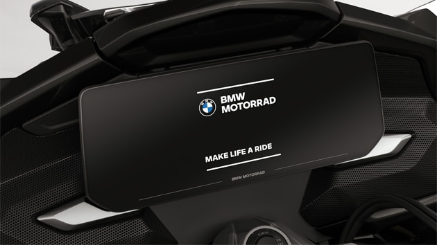 Focus op het kleurendisplay met BMW Motorrad startscherm.