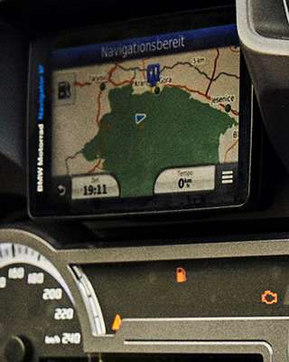 Cockpit with audio system of the BMW R 1250 RT