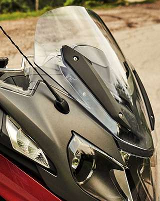 BMW R 1250 RT with short windscreen