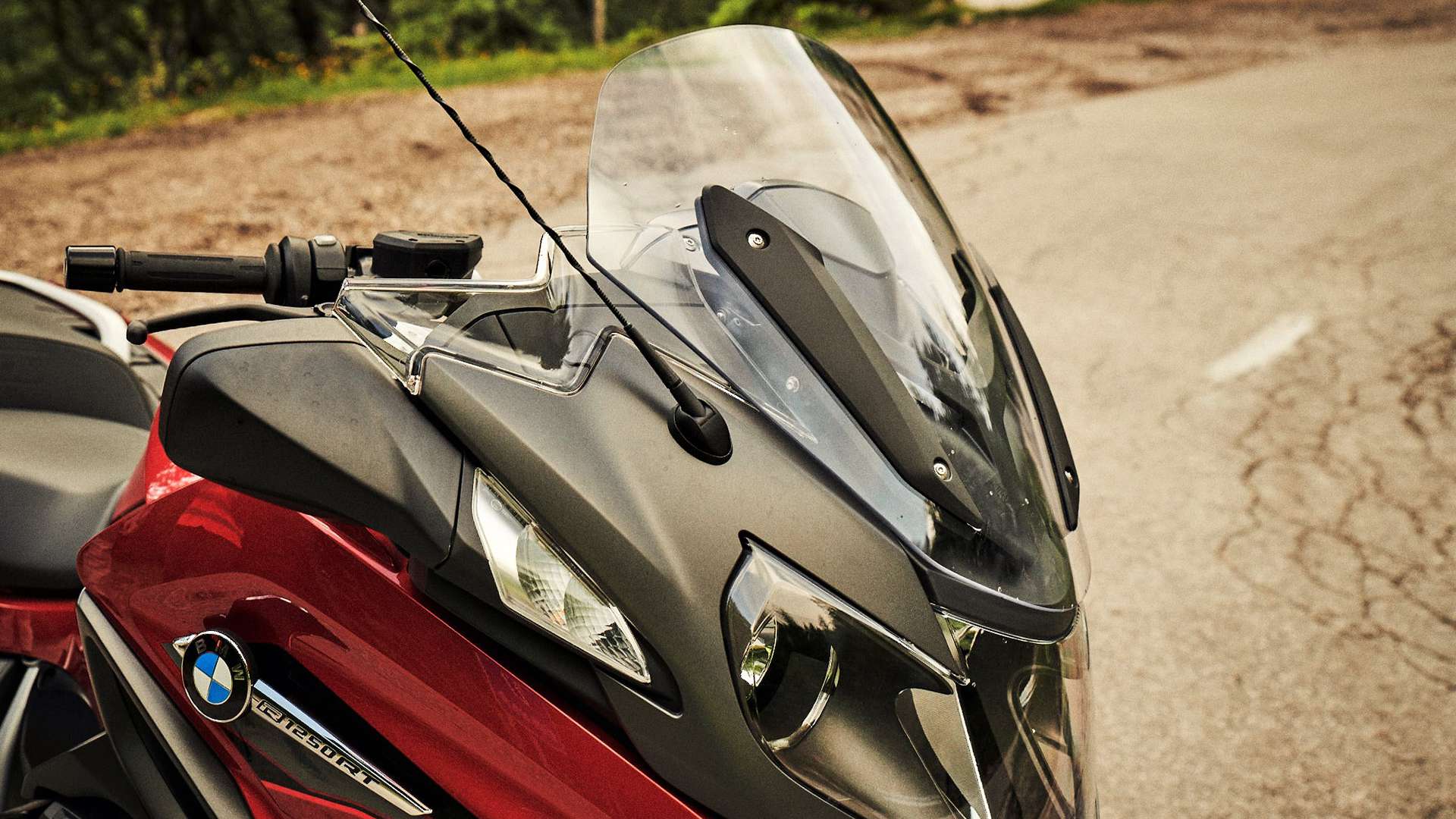 BMW R 1250 RT with short windscreen