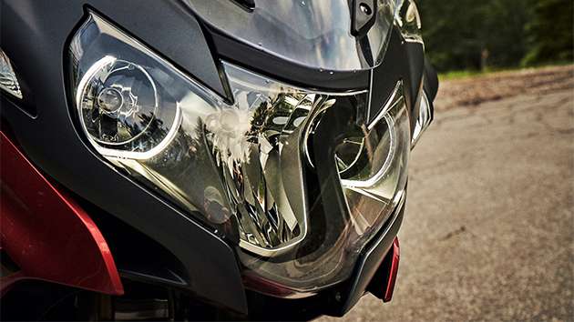 Front-on view of the BMW R 1250 RT with headlights