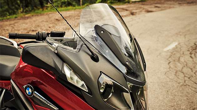 BMW R 1250 RT with short windscreen