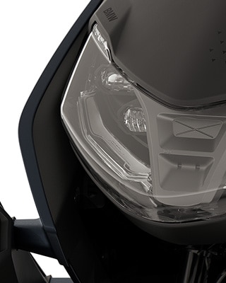 Avant du BMW CE 04 avec un gros plan sur les phares à LED