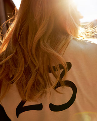 Op de foto is het shirt Boxer voor dames van achteren te zien.